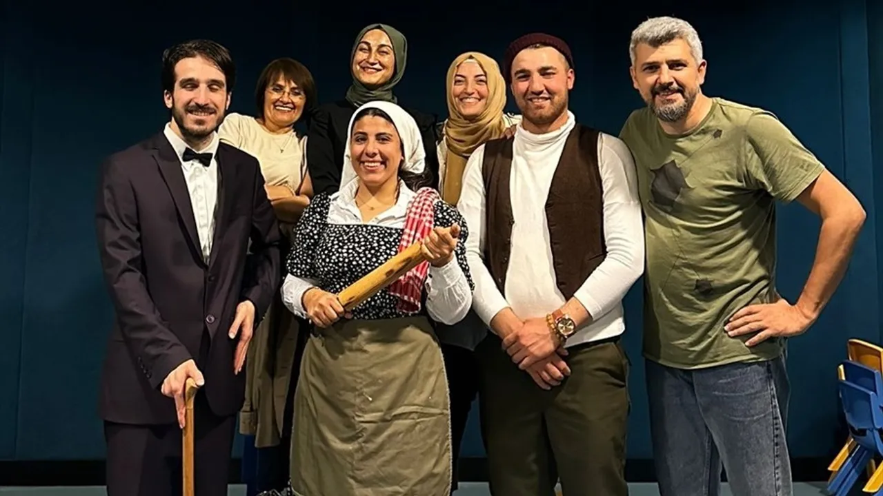 Ümraniye Belediyesinin “Tiyatro Akademisi” geleceğin oyuncularını yetiştiriyor